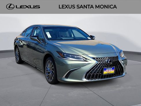 Used 2025 Lexus ES 300h Ultra Luxury w/ Accessory Package (Z2) FWD image 3
