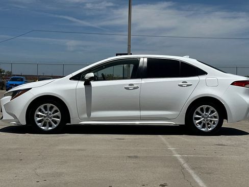 Used 2022 Toyota Corolla LE w/ LE Convenience Package FWD image 6