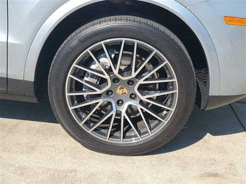 Used 2021 Porsche Cayenne image 14