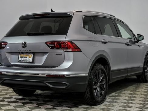 Certified 2024 Volkswagen Tiguan SE image 7