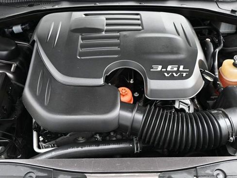 Used 2018 Dodge Charger SXT w/ Blacktop Package RWD image 15