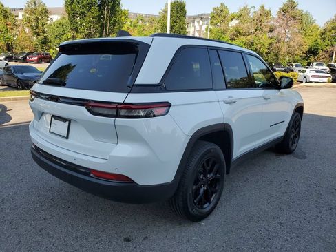 Used 2024 Jeep Grand Cherokee Altitude RWD image 4