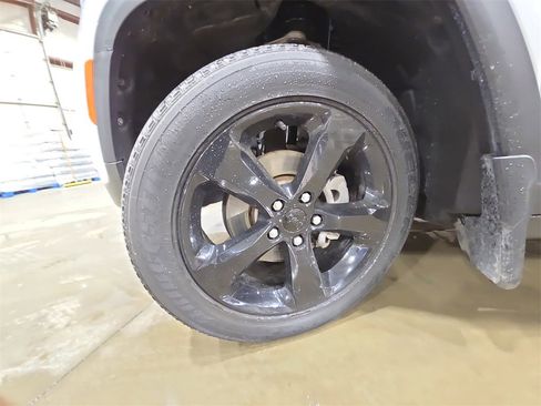 Used 2023 Jeep Grand Cherokee Altitude image 33