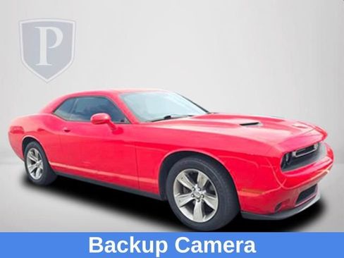 Used 2017 Dodge Challenger SXT RWD image 2