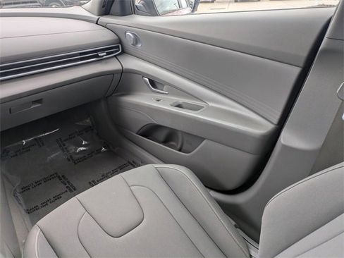 Used 2024 Hyundai Elantra SEL image 17