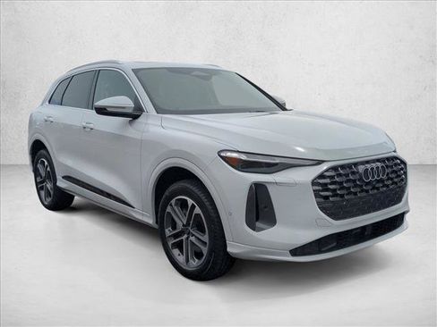 Used 2025 Audi Q5 Premium Plus w/ Premium Plus image 3