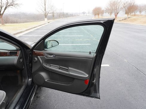 Used 2014 Chevrolet Impala LT w/ LT Sunroof Package image 19