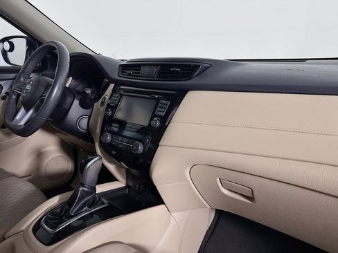 Used 2017 Nissan Rogue SV w/ SV Premium Package image 29