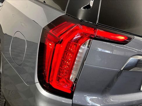 Used 2021 GMC Yukon Denali w/ LPO, Illumination Package RWD image 28