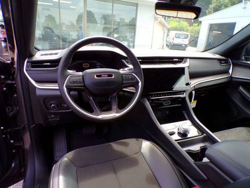 New 2026 Jeep Grand Cherokee Altitude AWD/4WD image 17