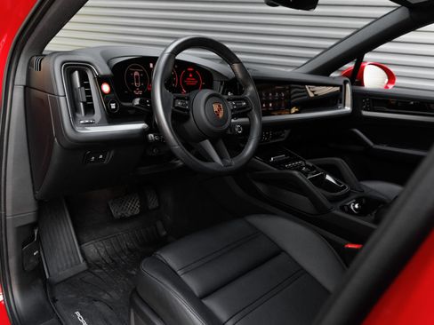 Certified 2026 Porsche Cayenne Coupe AWD/4WD image 4