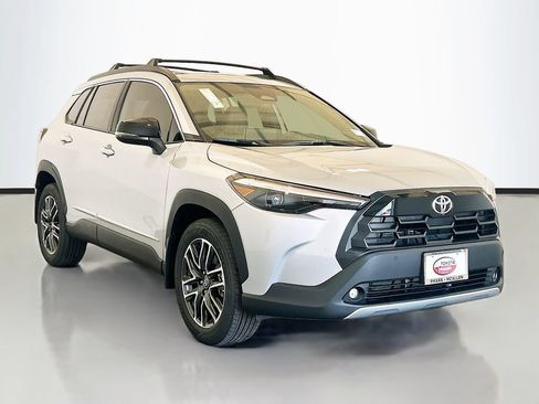 Used 2026 Toyota Corolla Cross XLE w/ Convenience Package FWD image 3