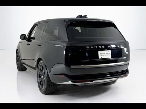 Used 2023 Land Rover Range Rover SE image 3