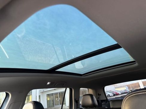 Used 2023 Volkswagen Atlas SE w/ Panoramic Sunroof Package image 19