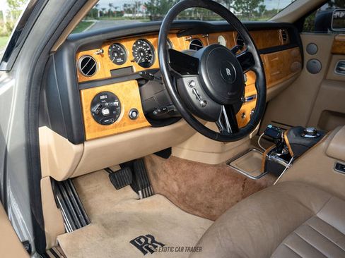 Used 2005 Rolls-Royce Phantom Sedan RWD image 21
