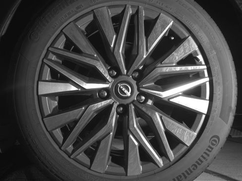 Used 2025 Nissan Altima 2.5 SV image 14