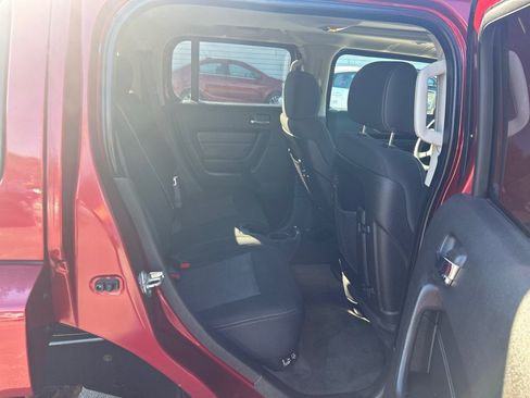 Used 2010 HUMMER H3 w/ Appearance Package AWD/4WD image 12