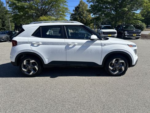 New 2026 Hyundai Venue SEL FWD image 8
