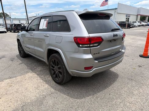 Used 2020 Jeep Grand Cherokee Altitude AWD/4WD image 6