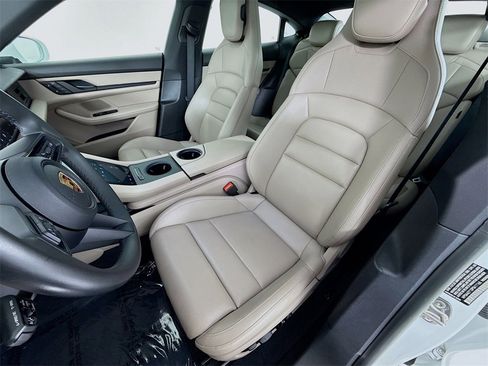 Used 2023 Porsche Taycan image 5