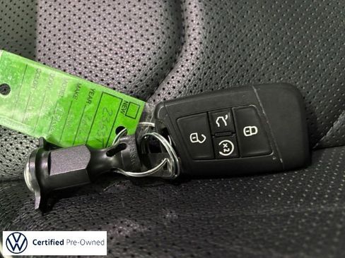 Used 2022 Volkswagen Tiguan SEL R-Line image 29