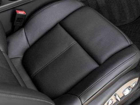 Certified 2026 Porsche Macan AWD/4WD image 43