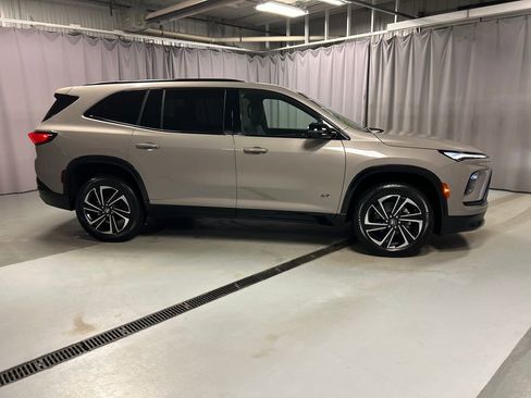 New 2026 Buick Enclave Sport Touring image 8