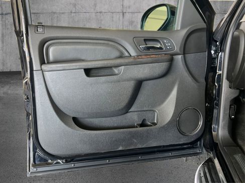 Used 2014 GMC Yukon XL Denali image 20