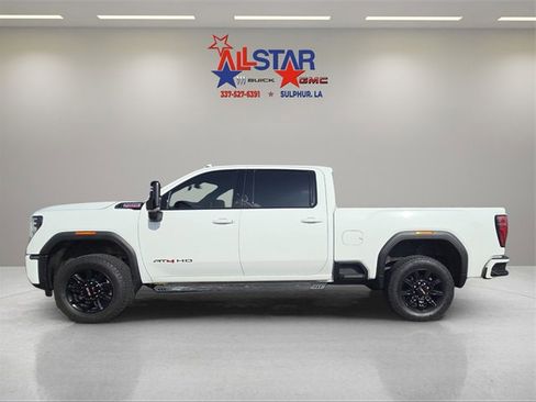Used 2024 GMC Sierra 2500 AT4 w/ AT4 Preferred Package image 3