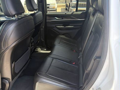 Used 2024 Jeep Grand Cherokee Limited w/ Luxury Tech Group II AWD/4WD image 6
