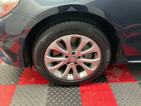 Used 2017 Mercedes-Benz E 300 4MATIC image 7