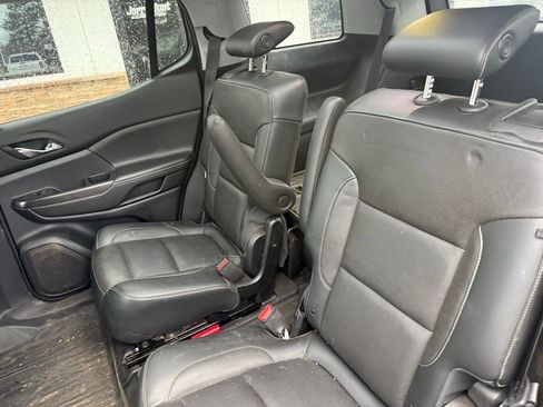 Used 2019 GMC Acadia SLT w/ Black Edition image 4