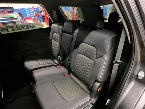 Used 2025 Nissan Pathfinder S image 15