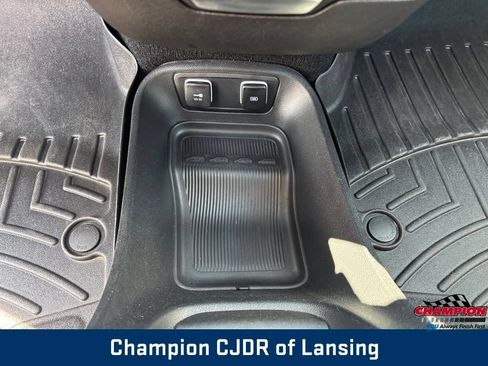Used 2020 Chrysler Pacifica Touring-L w/ Advanced Safetytec Group FWD image 30