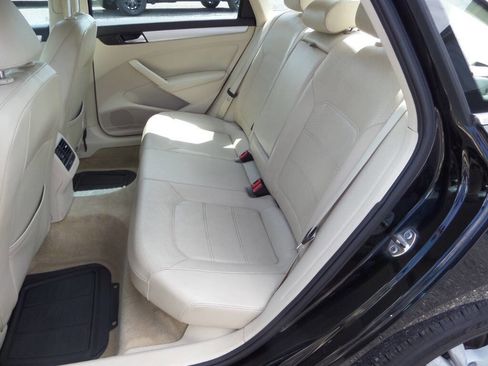 Used 2013 Volkswagen Passat TDI SE image 8
