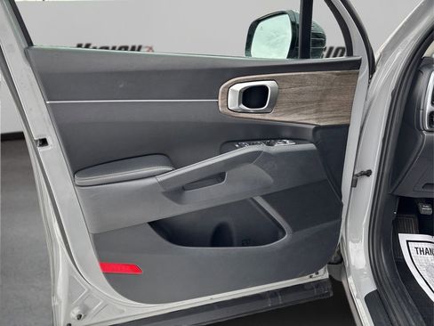 Certified 2022 Kia Sorento S w/ Panoramic Sunroof Package image 24