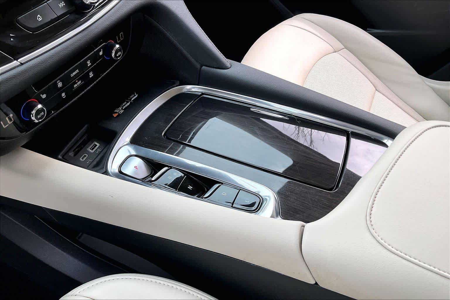 Used 2024 Buick Enclave Essence FWD image 29