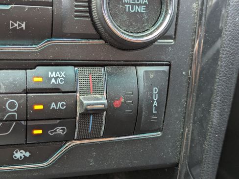 Used 2016 Ford Explorer XLT w/ Equipment Group 202A FWD image 28