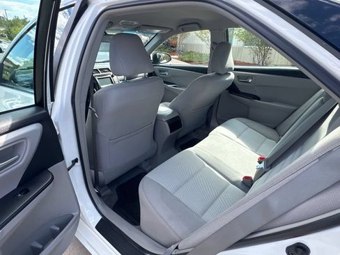 Used 2017 Toyota Camry LE FWD image 19