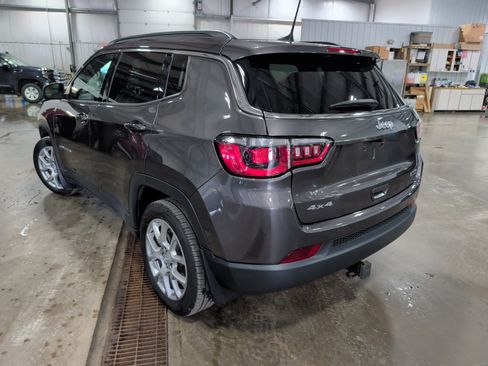 Used 2024 Jeep Compass Latitude AWD/4WD image 4
