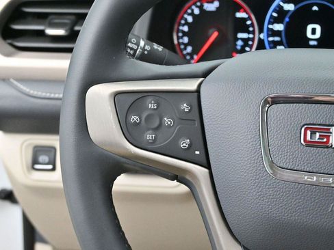 Used 2023 GMC Acadia Denali w/ Denali Ultimate Package FWD image 18