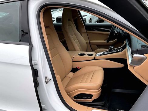 Used 2023 Porsche Panamera image 9
