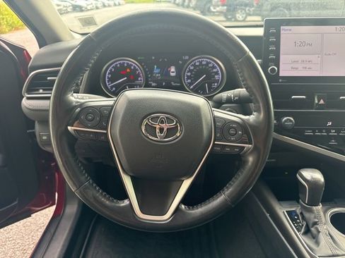 Used 2022 Toyota Camry XLE image 10
