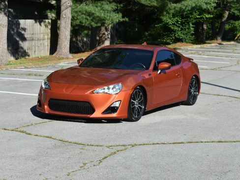 Used 2014 Scion FR-S RWD image 2