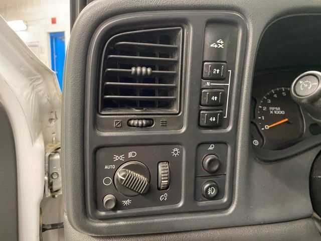 Used 2004 Chevrolet Silverado 2500 LS AWD/4WD image 28