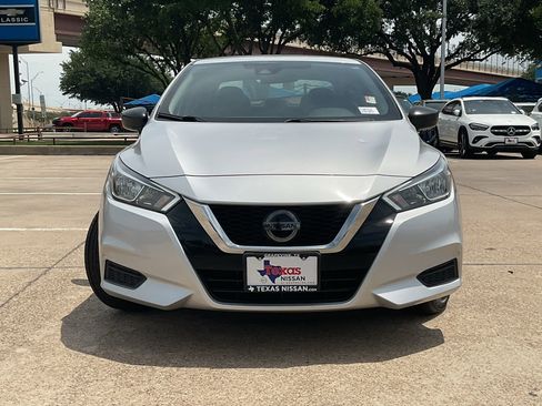 Used 2020 Nissan Versa S FWD image 3