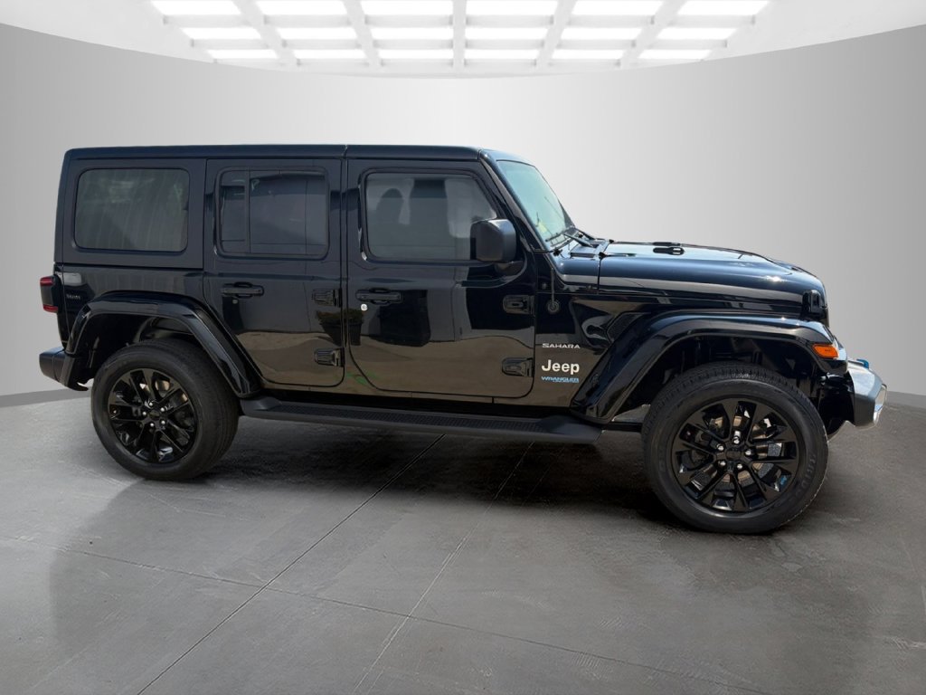 Used 2022 Jeep Wrangler Unlimited Sahara w/ Cold Weather Group AWD/4WD image 3