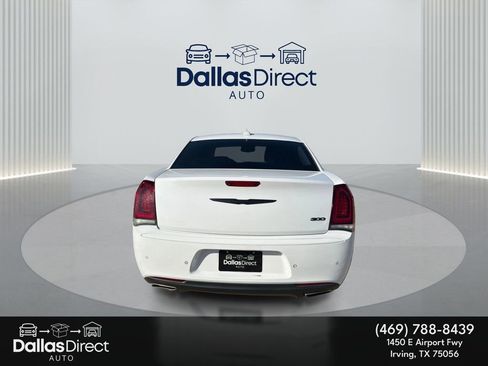 Used 2022 Chrysler 300 Touring L image 7