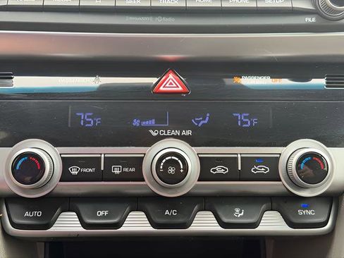 Used 2020 Hyundai Elantra SEL image 12