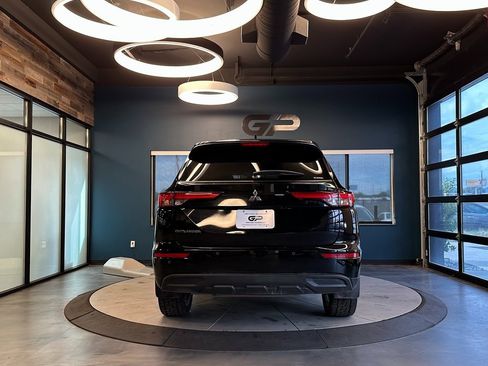 Used 2022 Mitsubishi Outlander ES image 4